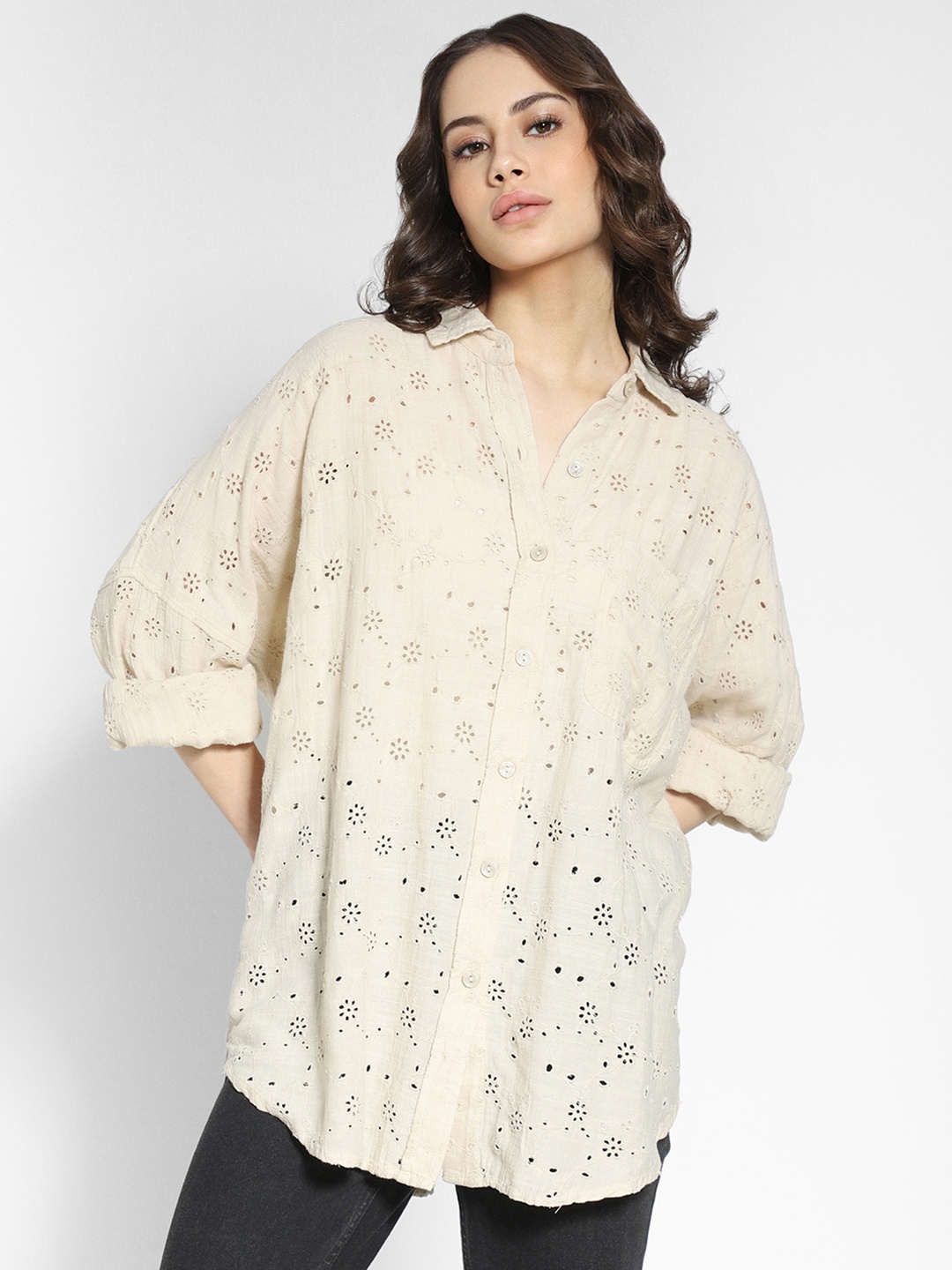 

AMERICAN EAGLE OUTFITTERS Floral Schiffli Self Design Oversized Shirt, Beige