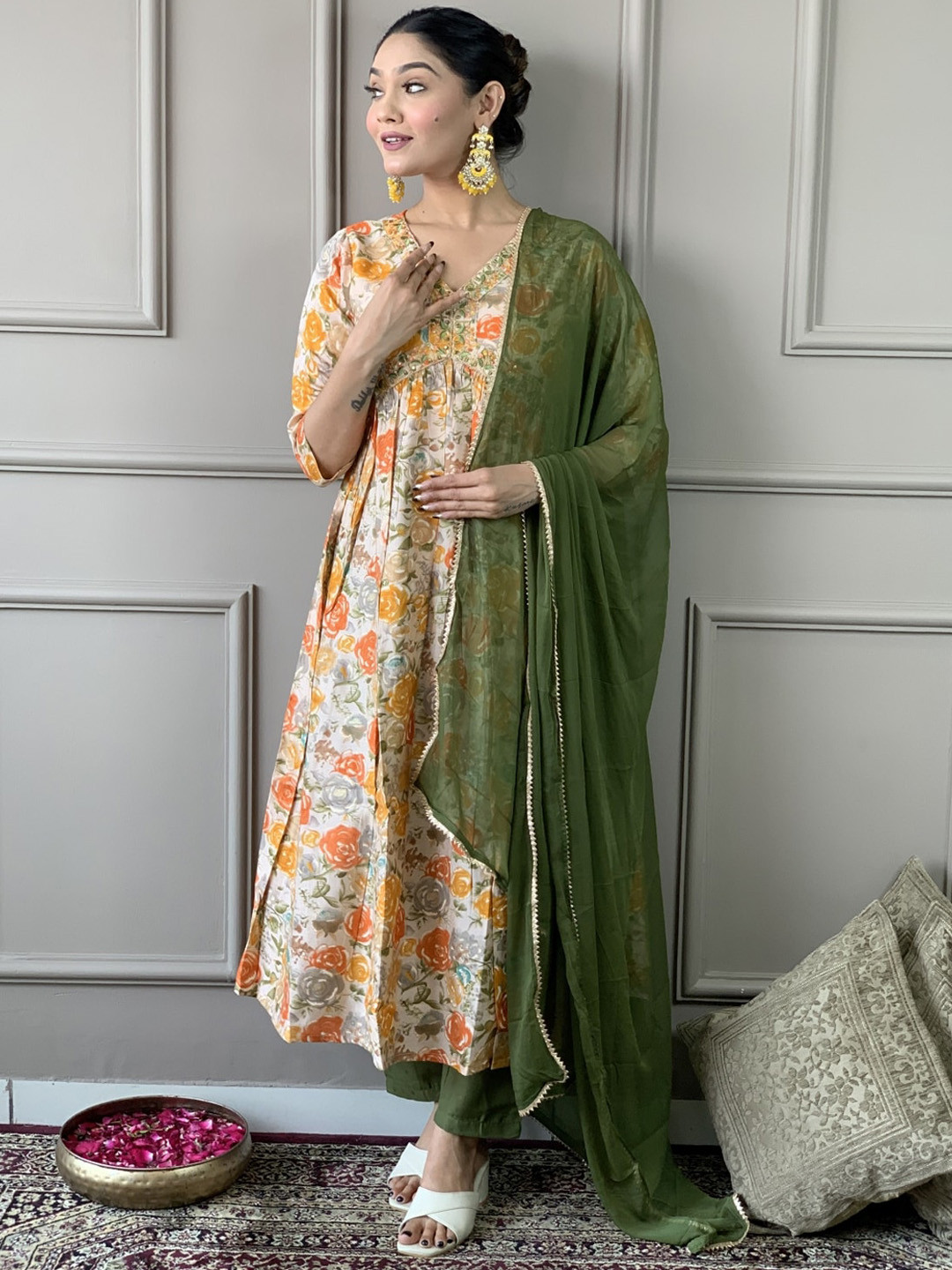 

Yara Creation Ethnic Motifs Printed Empire Thread Work Kurta with Trousers & With Dupatta, White