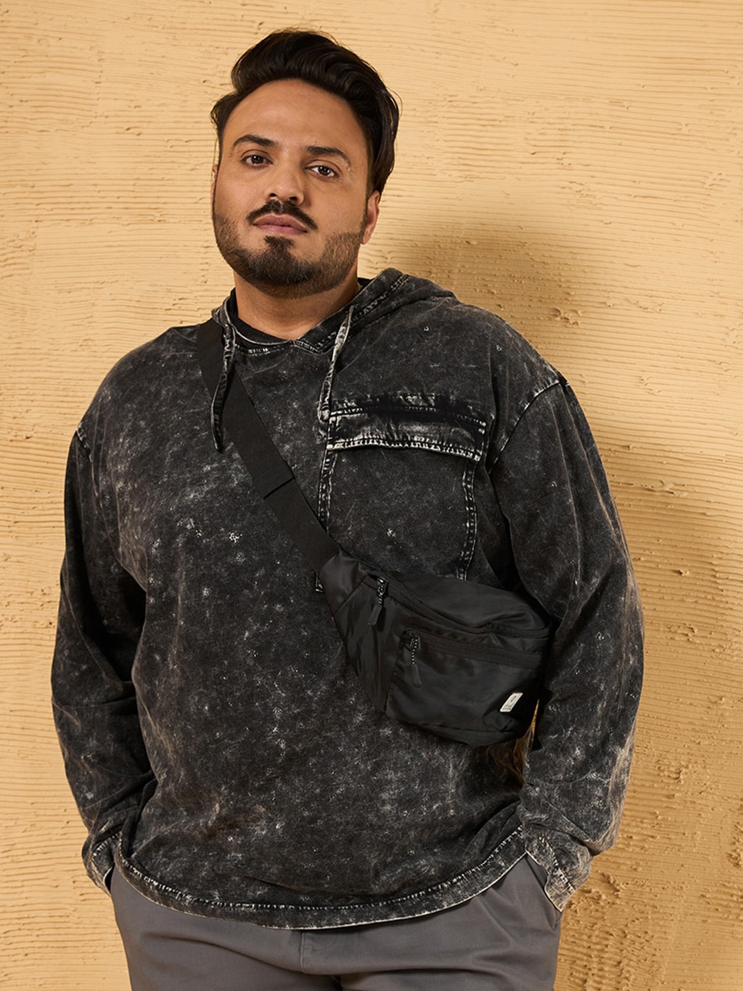 

Bewakoof Plus Oversized Plus Size Acid Wash Hoodie Cotton T-shirt, Black