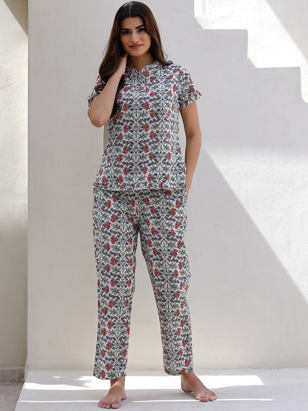 

SANSKRUTIHOMES Floral Printed Pure Cotton Night suit, White