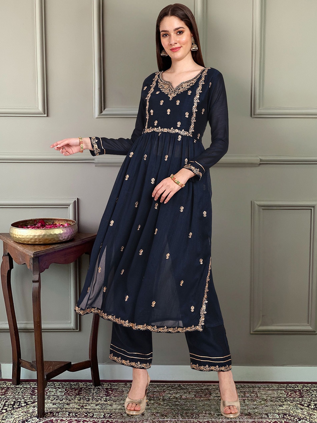 

NIZA FASHION Floral Embroidered Regular Thread Work Kurta with Trousers, Navy blue