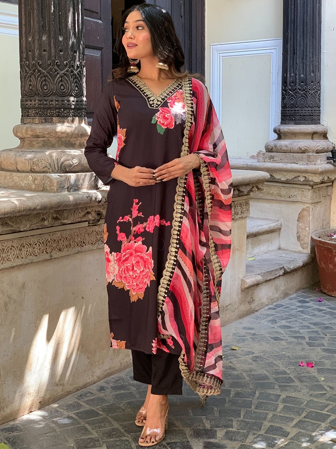 

NIZA FASHION Floral Printed Regular Thread Work Pure Silk Kurta With Trousers & Dupatta, Black