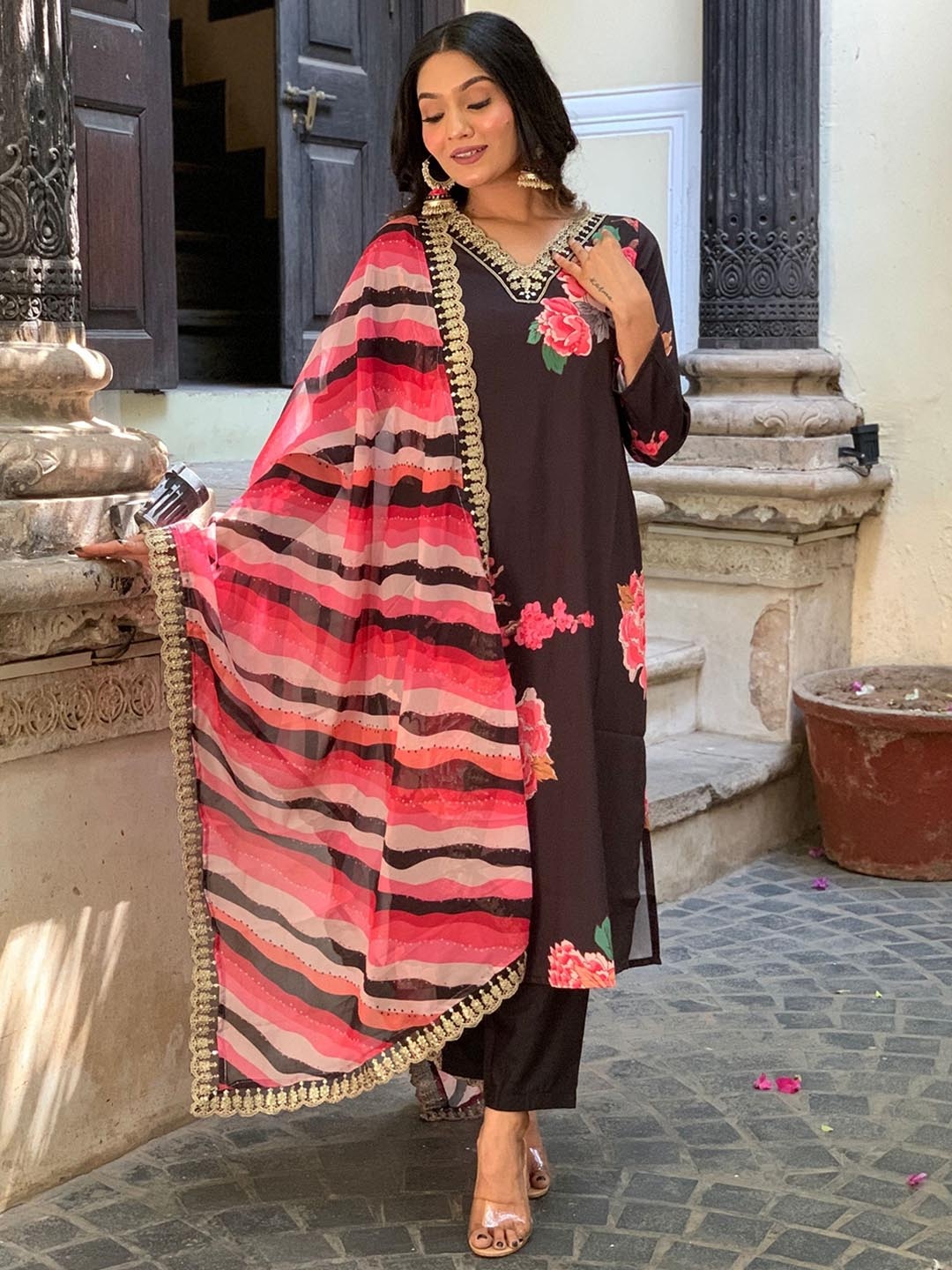 

Momina Fashion Floral Printed Embroidered Regular Pure Silk Kurta With Trousers & Dupatta, Black