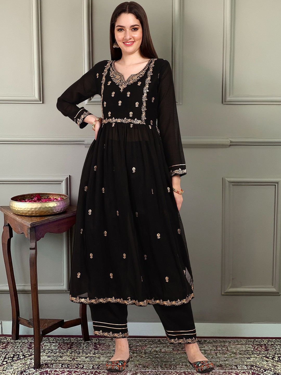 

Momina Fashion Floral Embroidered Regular Thread Work Kurta with Trousers, Black