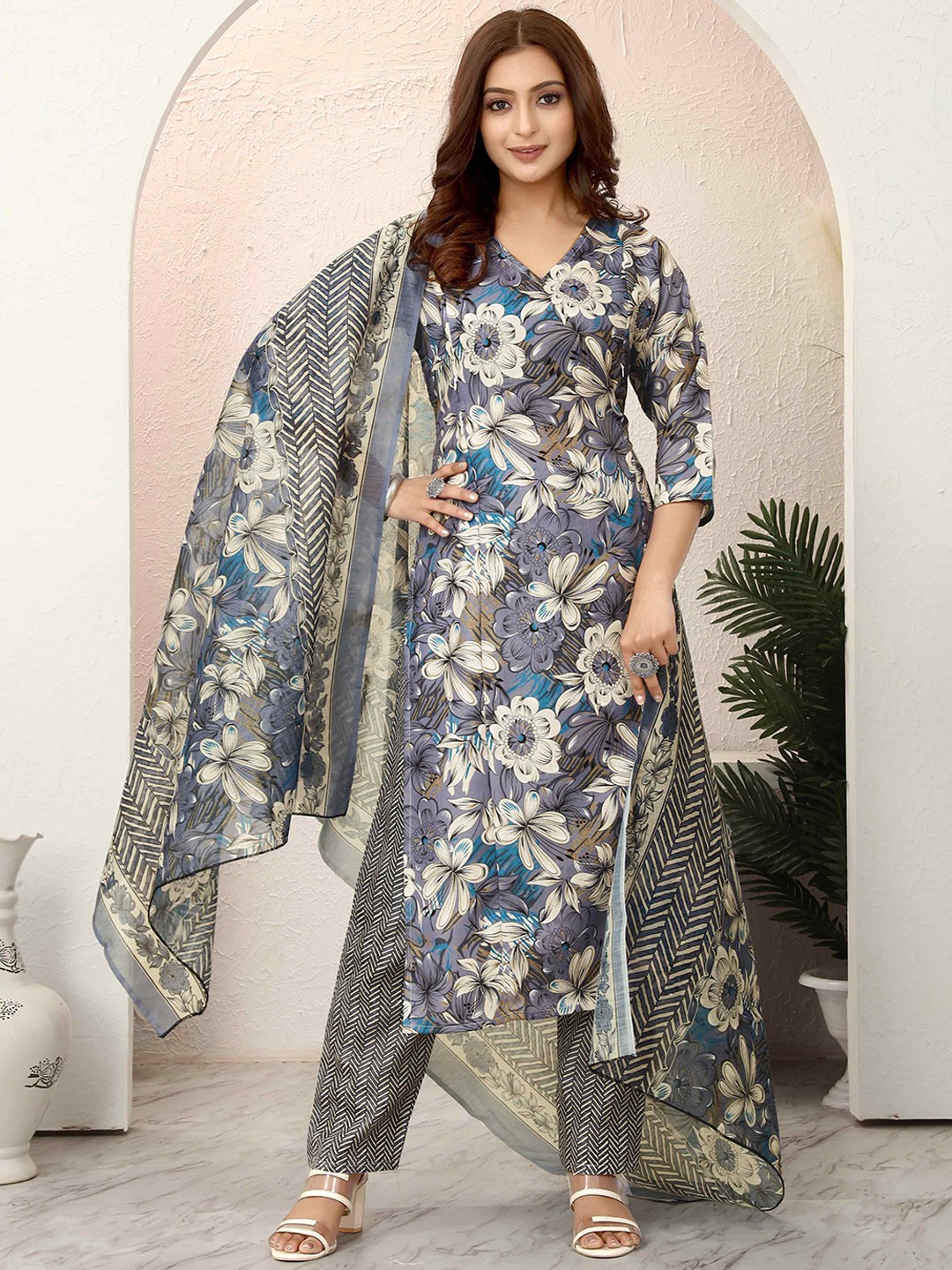 

SKY FAB V Neck Floral Printed Panelled Straight Kurta with Trouser & Dupatta, Metallic