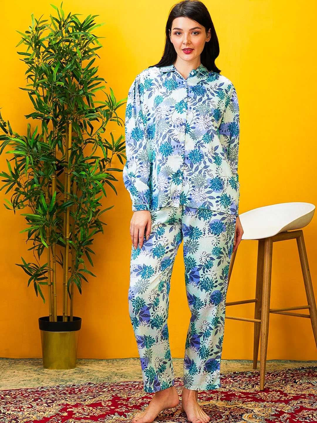 

AV2 Floral Printed Shirt & Pyjama, White