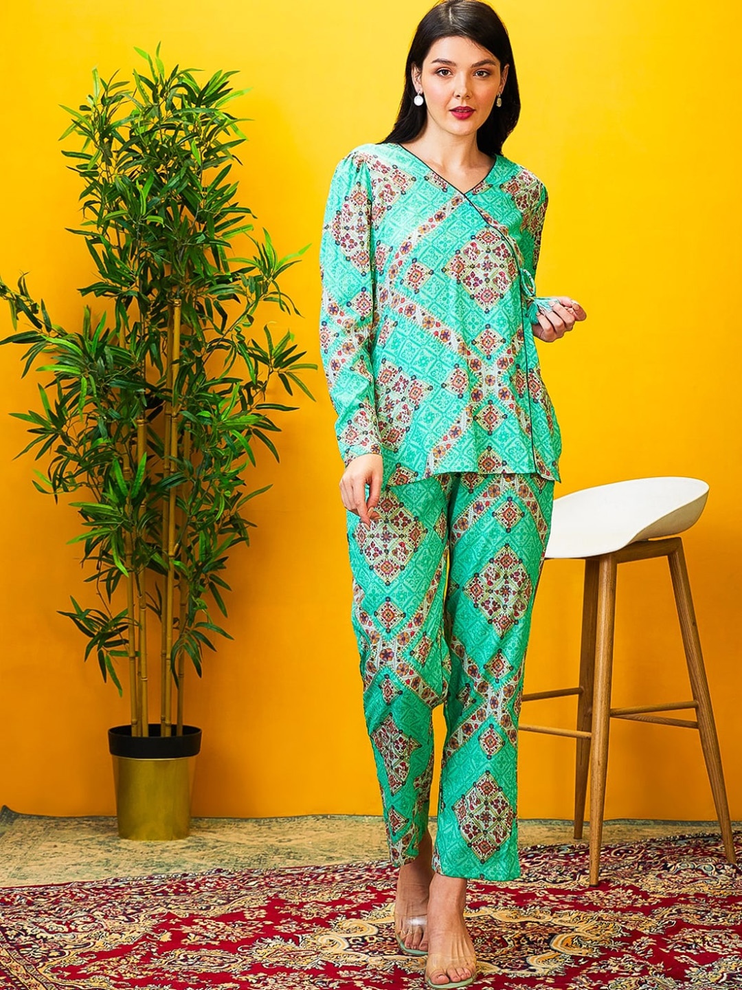 

AV2 Floral Printed V-Neck Top With Trousers, Green