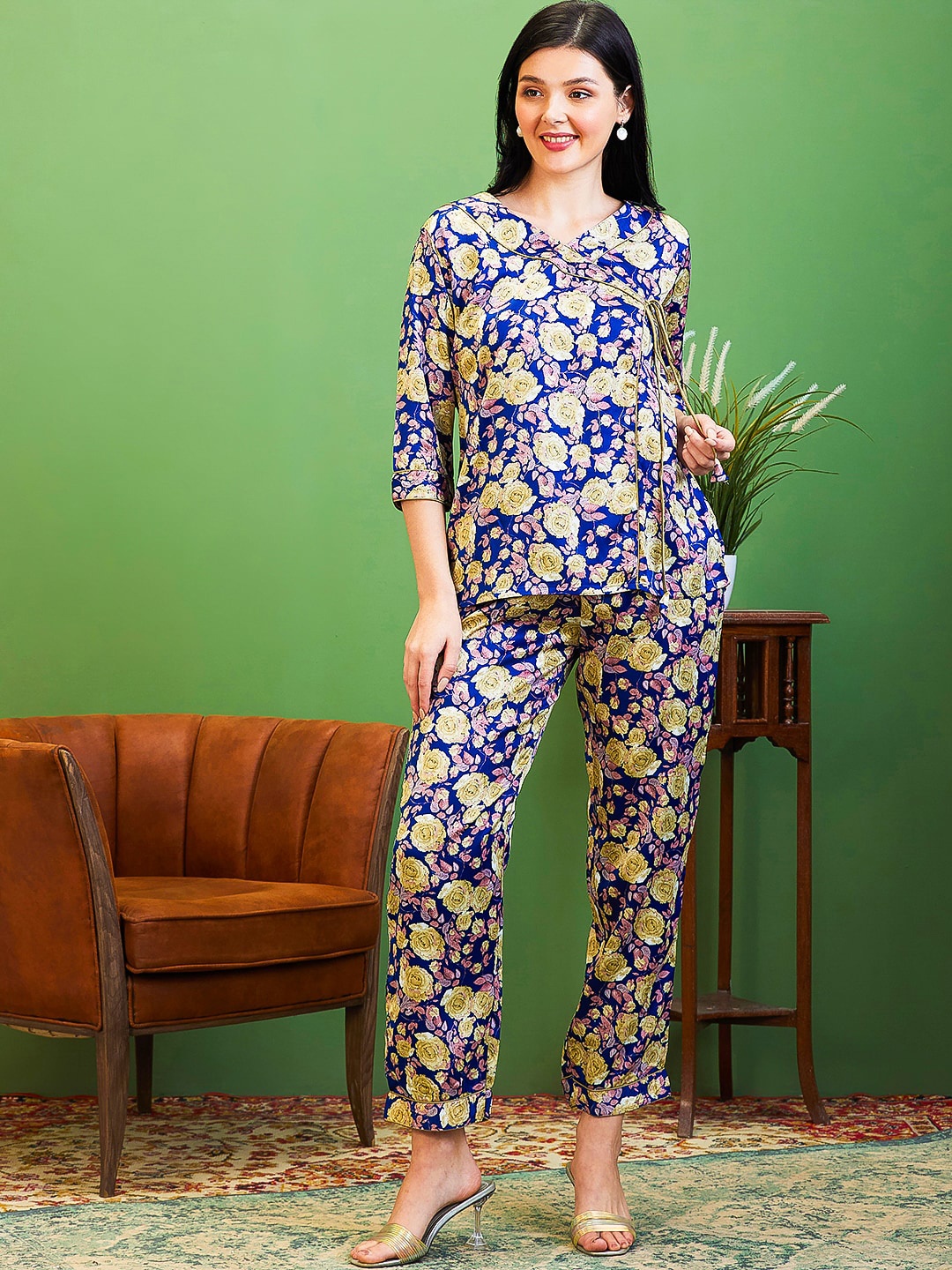 

AV2 Floral Printed V-Neck Top With Trousers, Blue