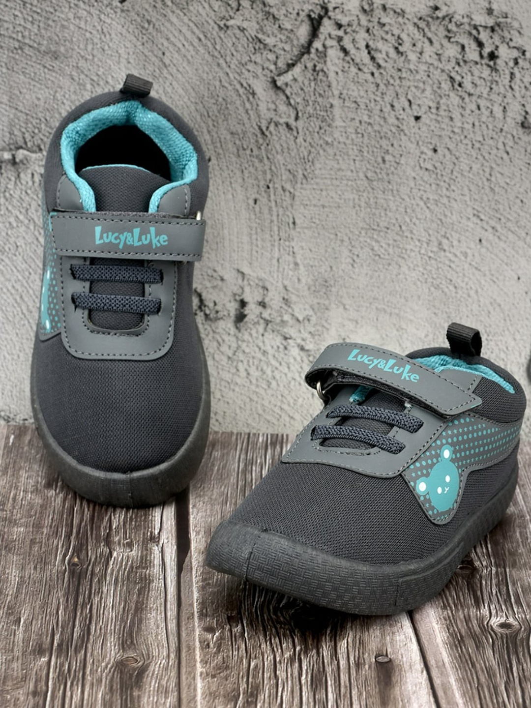 

Liberty Kids Round Toe Lightweight Canvas Sneakers, Grey
