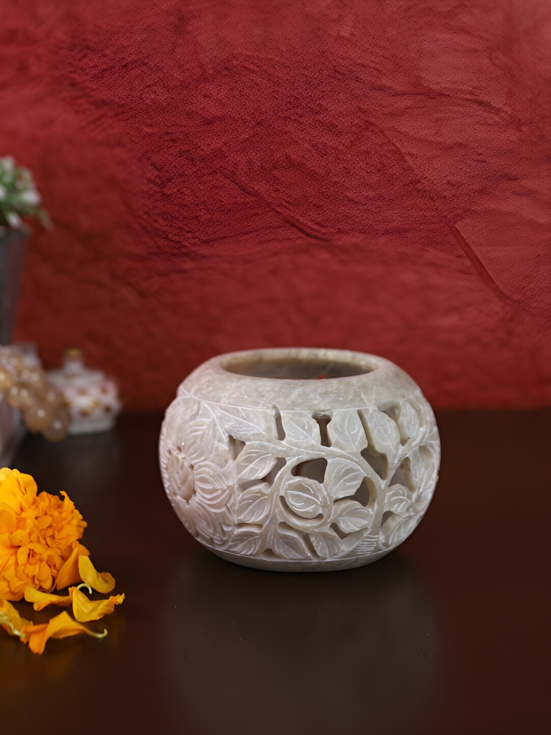 

Aura White Circular Tealight Candle Holder
