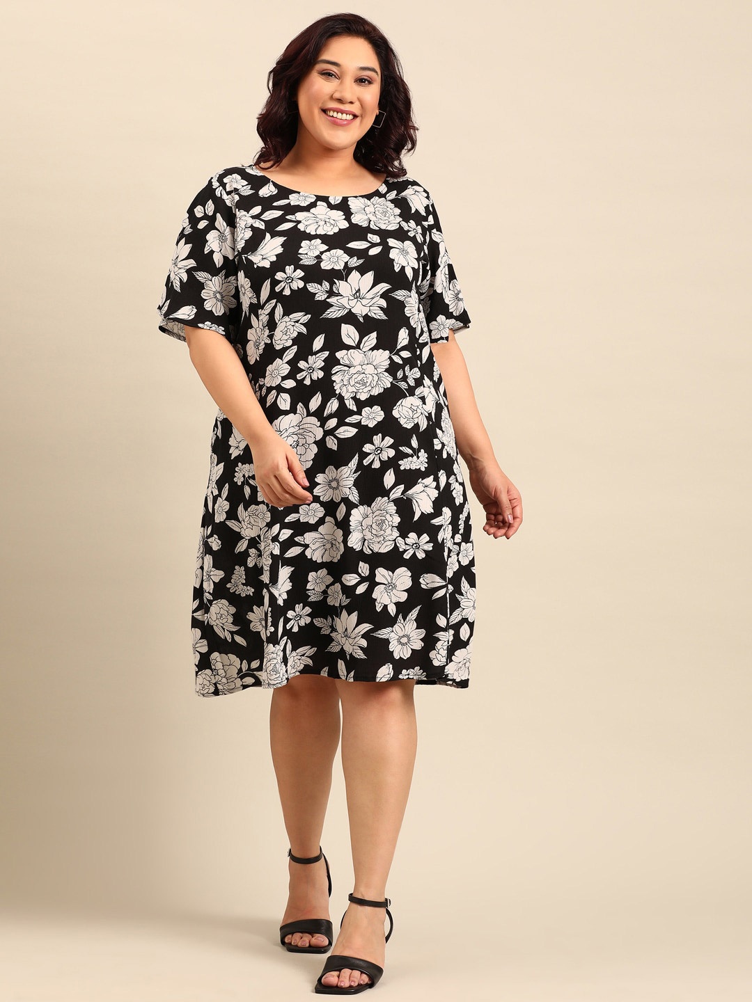 

The Pink Moon Floral Print Short Sleeves Round Neck A-Line Dress, Black