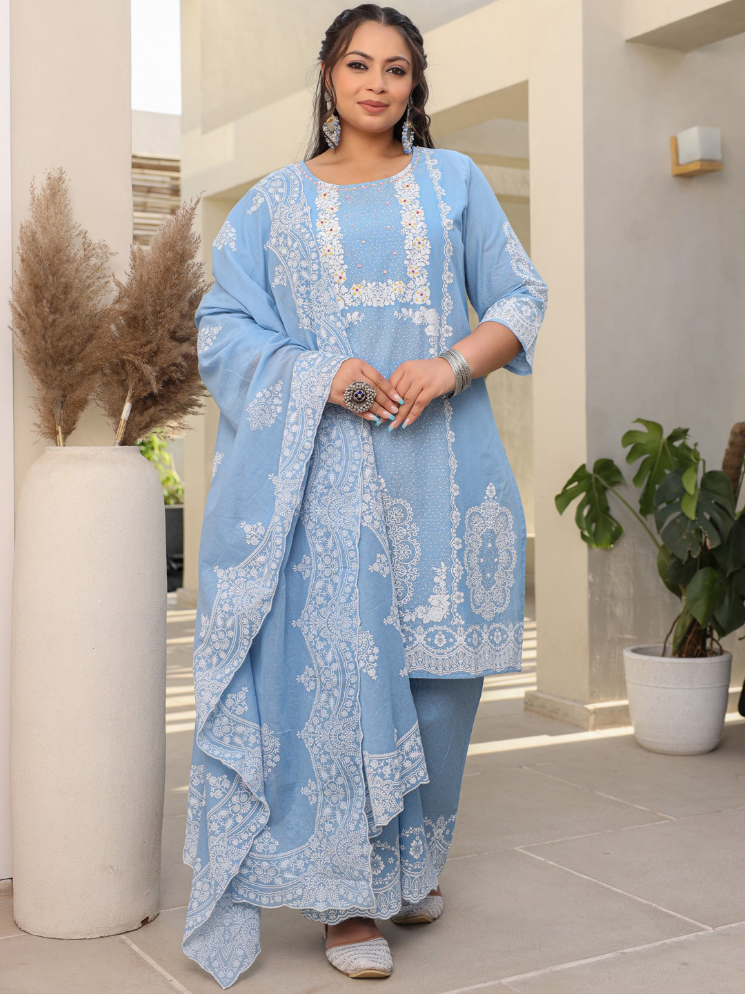 

Juniper Plus Size Ethnic Motifs Printed Round Neck Three-Quarter Sleeves Cotton Kurta Set, Blue