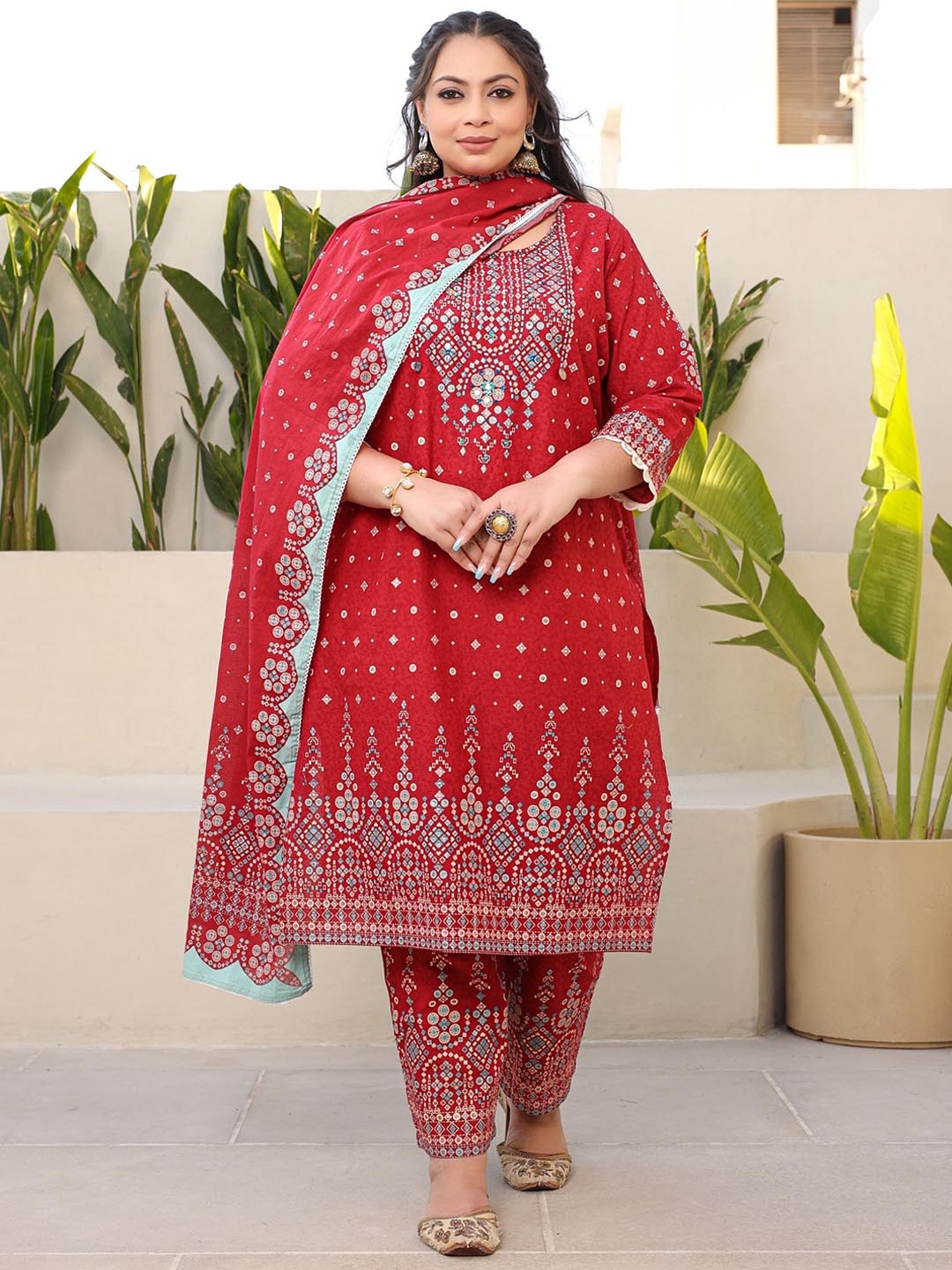 

Juniper Plus Size Ethnic Motifs Printed Round Neck Three-Quarter Sleeves Cotton Kurta Set, Red