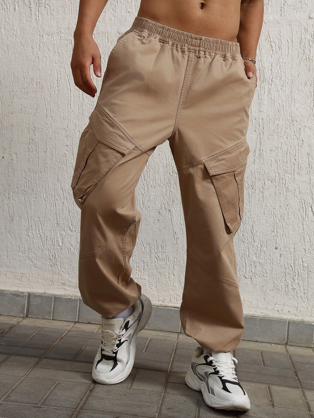 

Hubberholme Men Relaxed Straight Leg Loose Fit Mid Rise Cotton Cargos Trousers, Taupe
