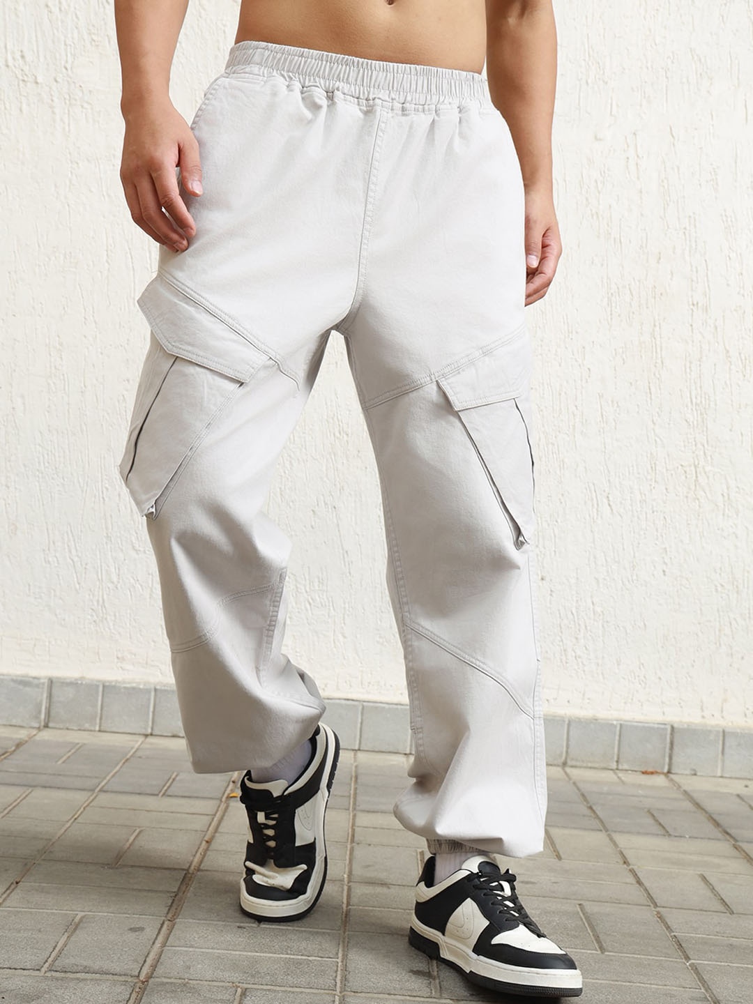 

Hubberholme Men Relaxed Straight Leg Loose Fit Mid Rise Cotton Cargos Trousers, Grey