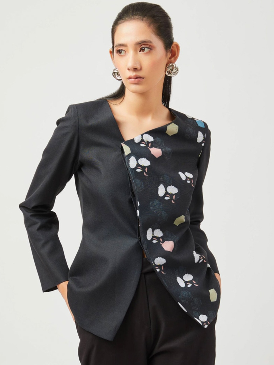 

Contemponari Floral Printed Tailored Fit Linen Blazer, Black