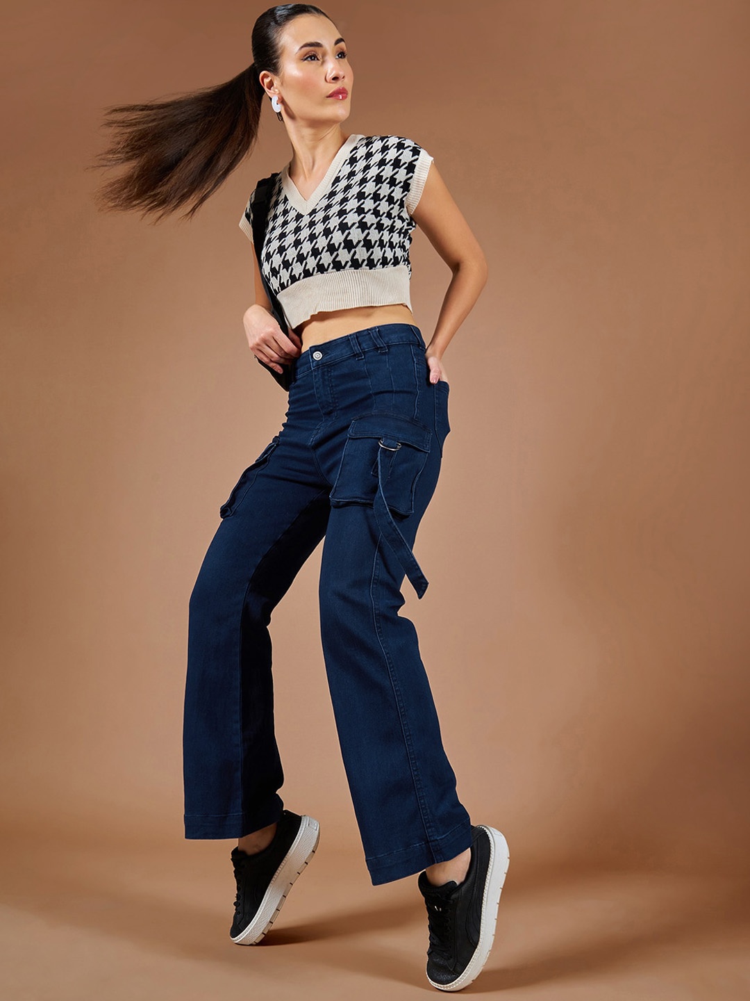 

DOLCE CRUDO Women The Oracle Espresso Navy Blue Bootcut High-Rise Stretchable Cargo Jeans