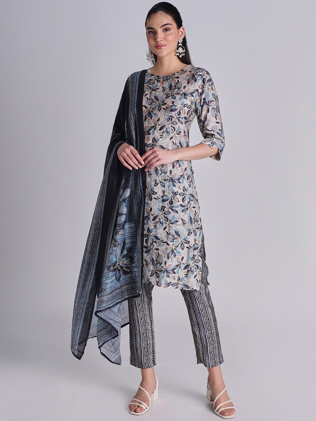 

House Of Dharaa Floral Printed Regular Straight Kurta with Trousers & Dupatta, Grey
