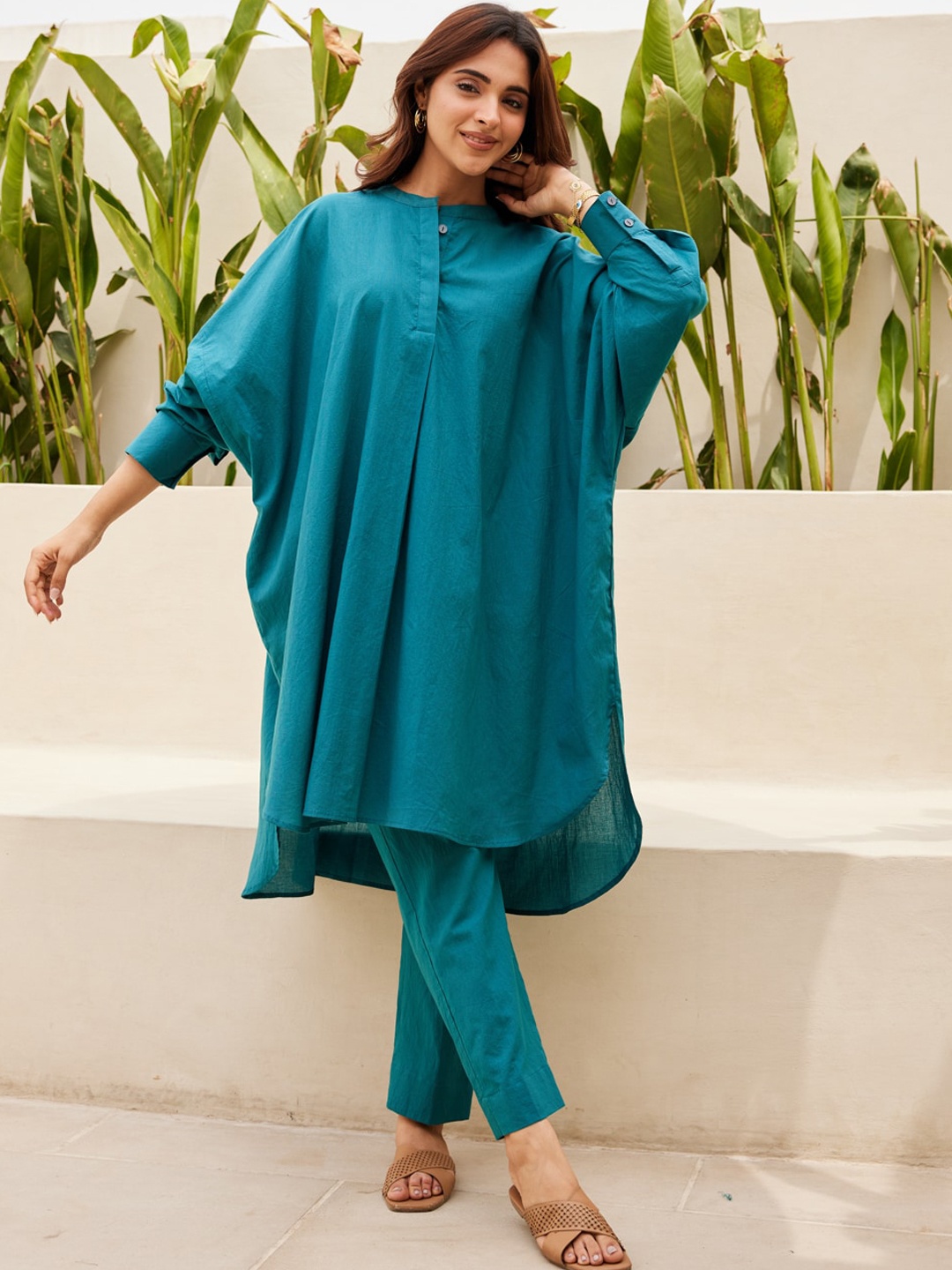

Ambraee Mandarin Collar Pure Cotton Straight Kurta With Trousers, Green