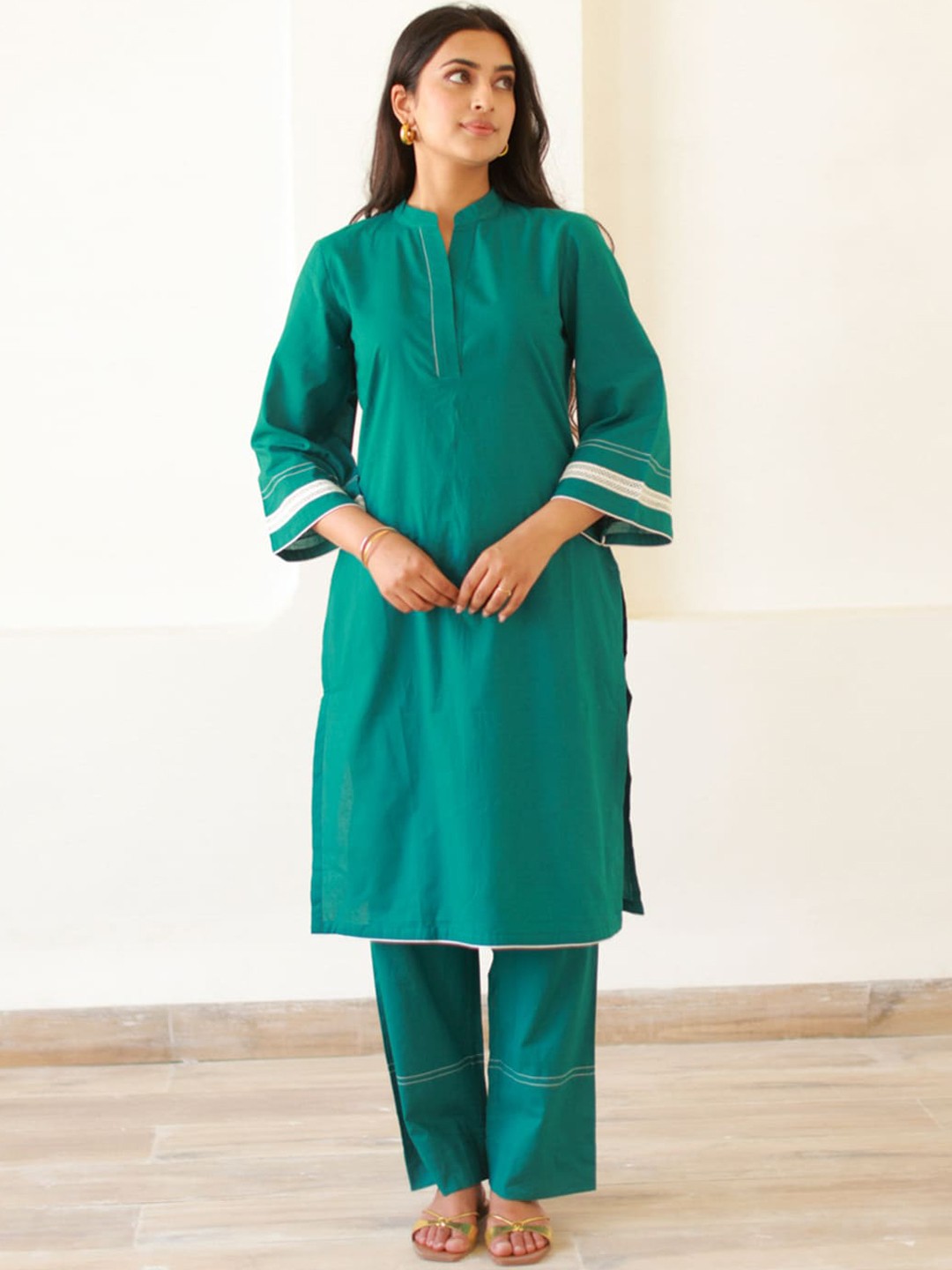 

Ambraee Mandarin Collar Pure Cotton Straight Kurta with Trousers, Green
