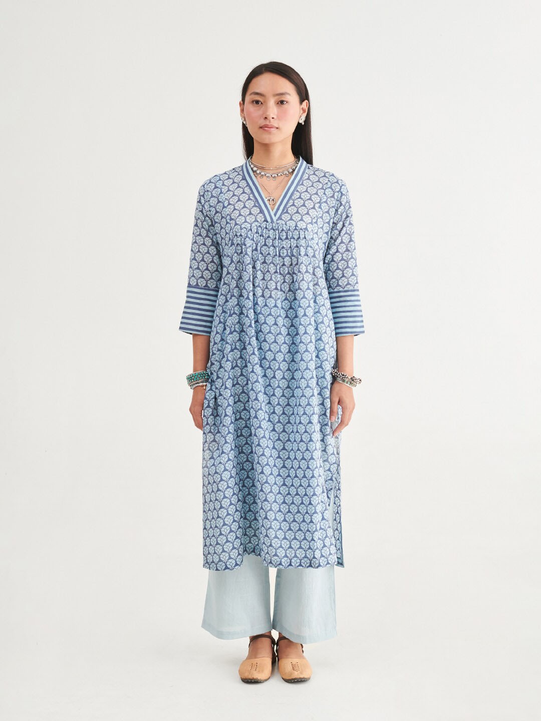 

Prakriti Jaipur V Neck Abstract Printed Organic Cotton A-Line Kurta, Blue