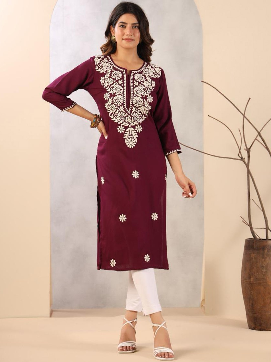 

KALINI Women Paisley Embroidered Keyhole Neck Flared Sleeves Floral Kurta, Lavender