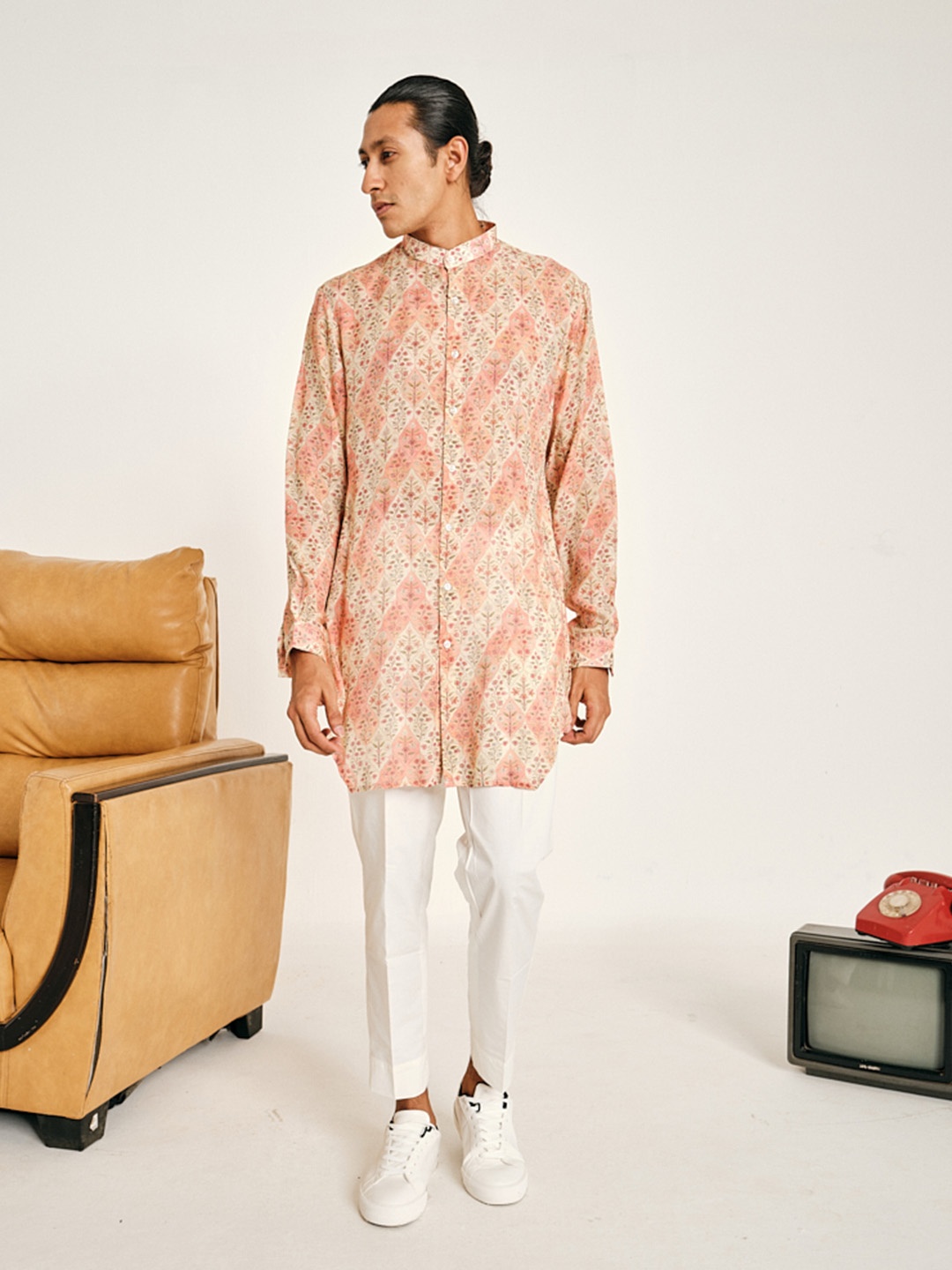 

Project Bandi Floral Printed Mandarin Collar Straight Kurta With Trouser, Peach