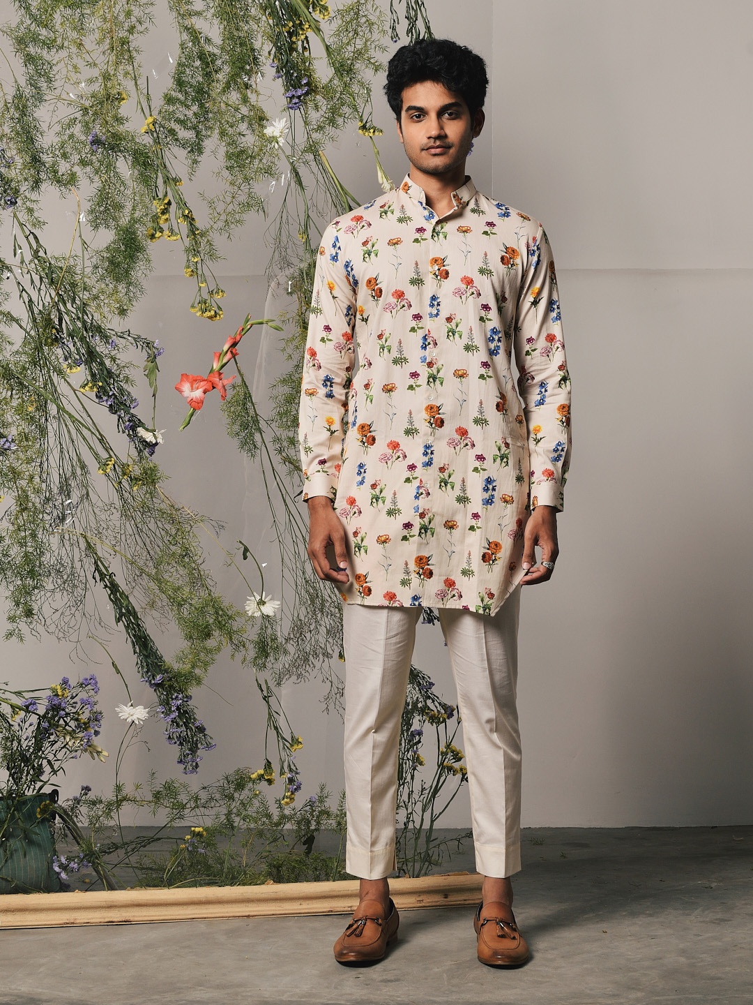 

Project Bandi Floral Printed Mandarin Collar Long Sleeves Kurta with Trousers, Champagne