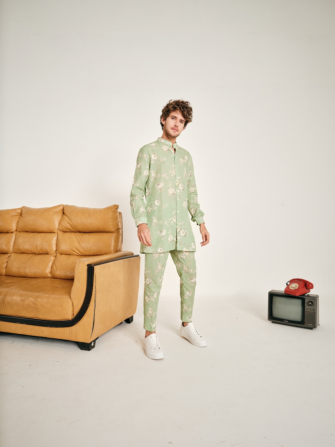 

Project Bandi Floral Printed Regular Linen Straight Kurta with Trousers, Green