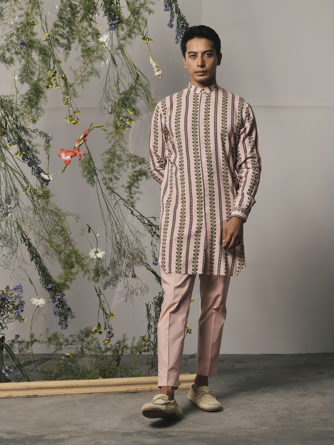 

Project Bandi Floral Printed Band Collar Kurta with Trousers, Pink