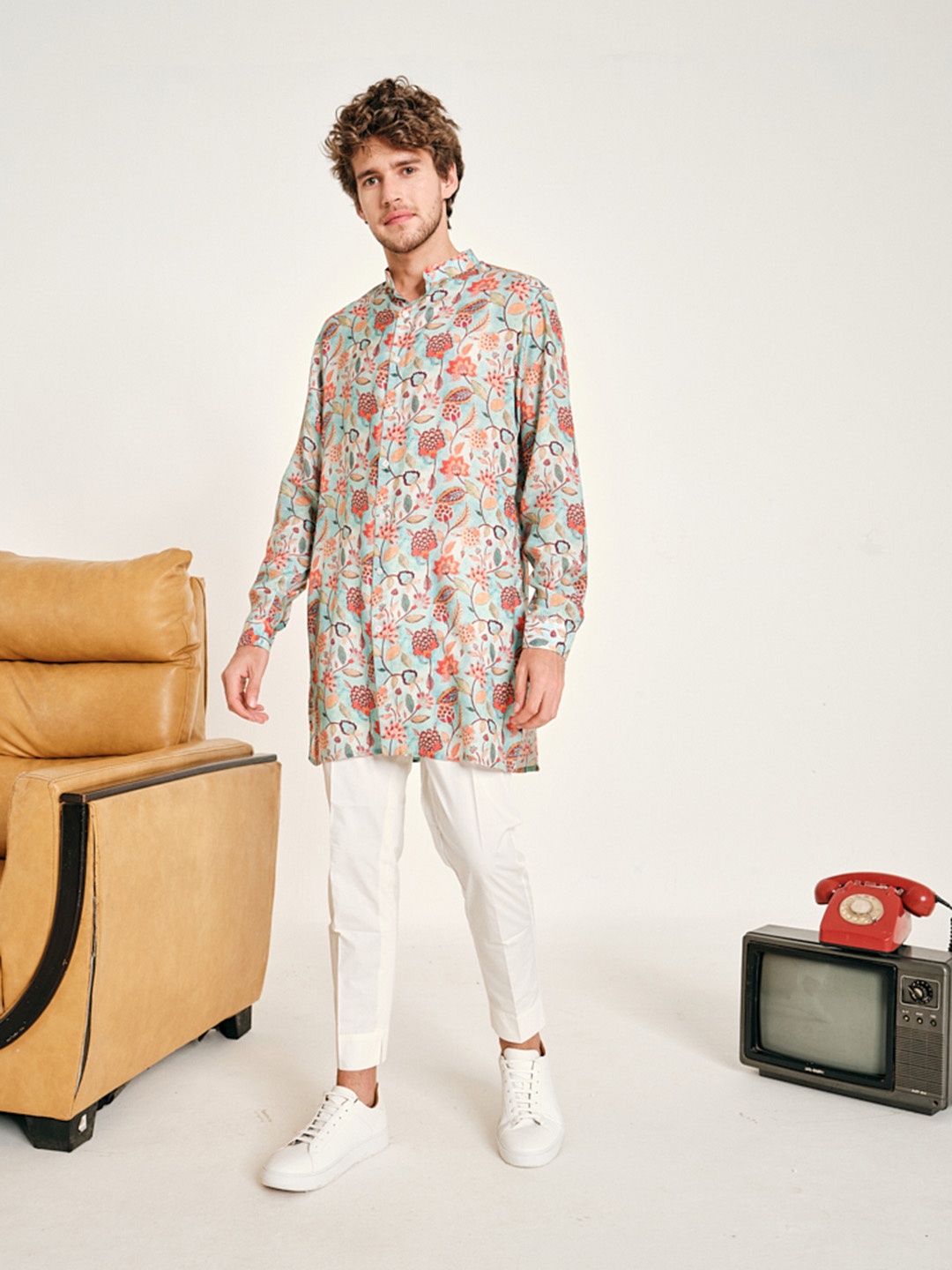 

Project Bandi Floral Printed Mandarin Collar Straight Kurta With Trousers, Blue