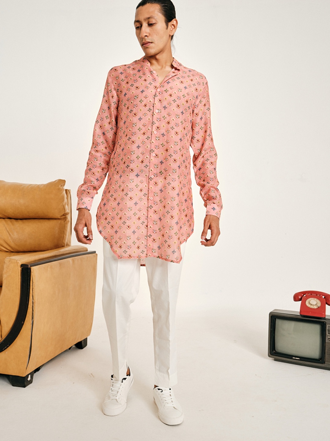 

Project Bandi Geometric Printed Mandarin Collar Straight Kurta With Trousers, Pink