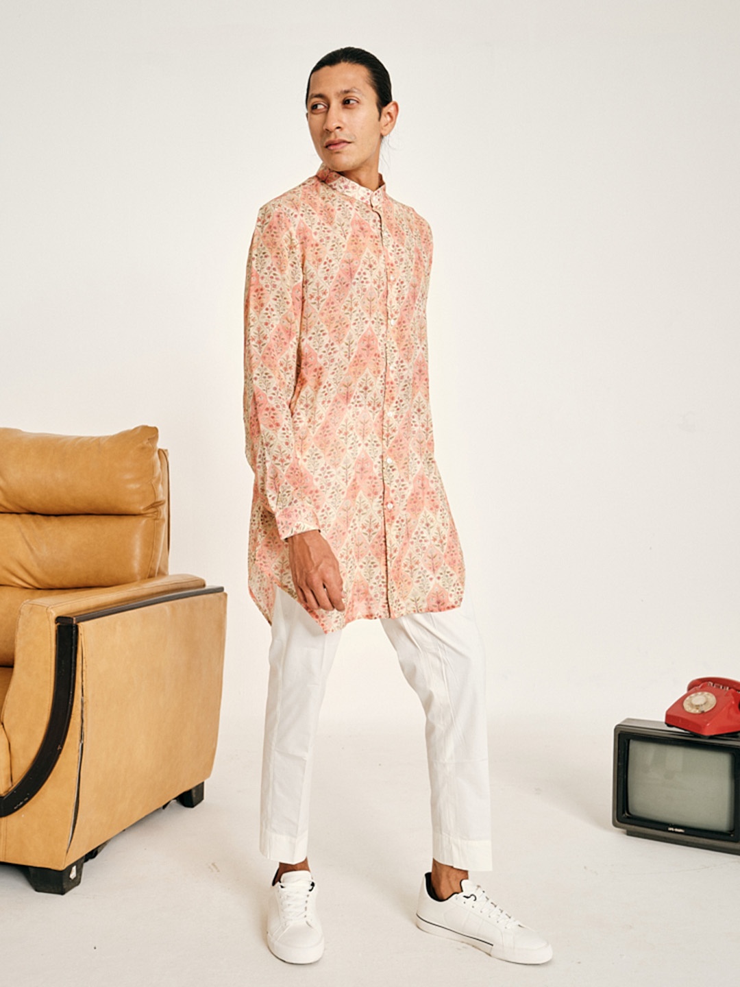 

Project Bandi Floral Printed Mandarin Collar Straight Kurta With Trousers, Peach