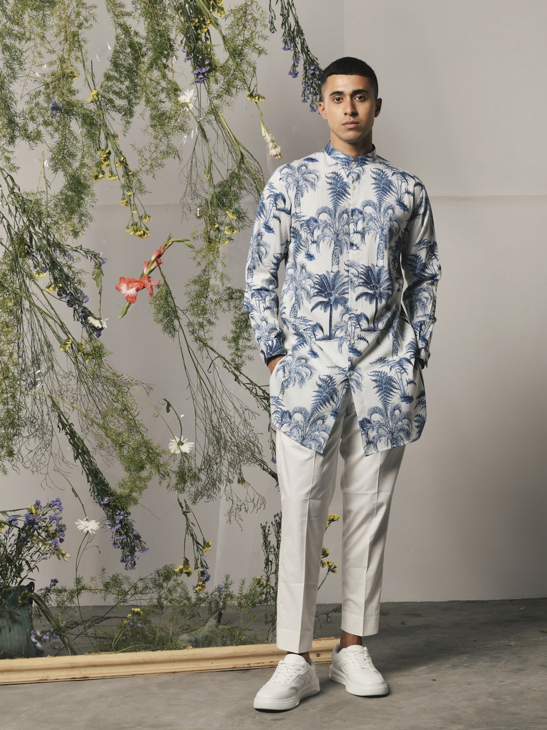 

Project Bandi Floral Printed Mandarin Collar Straight Kurta With Trousers, Blue