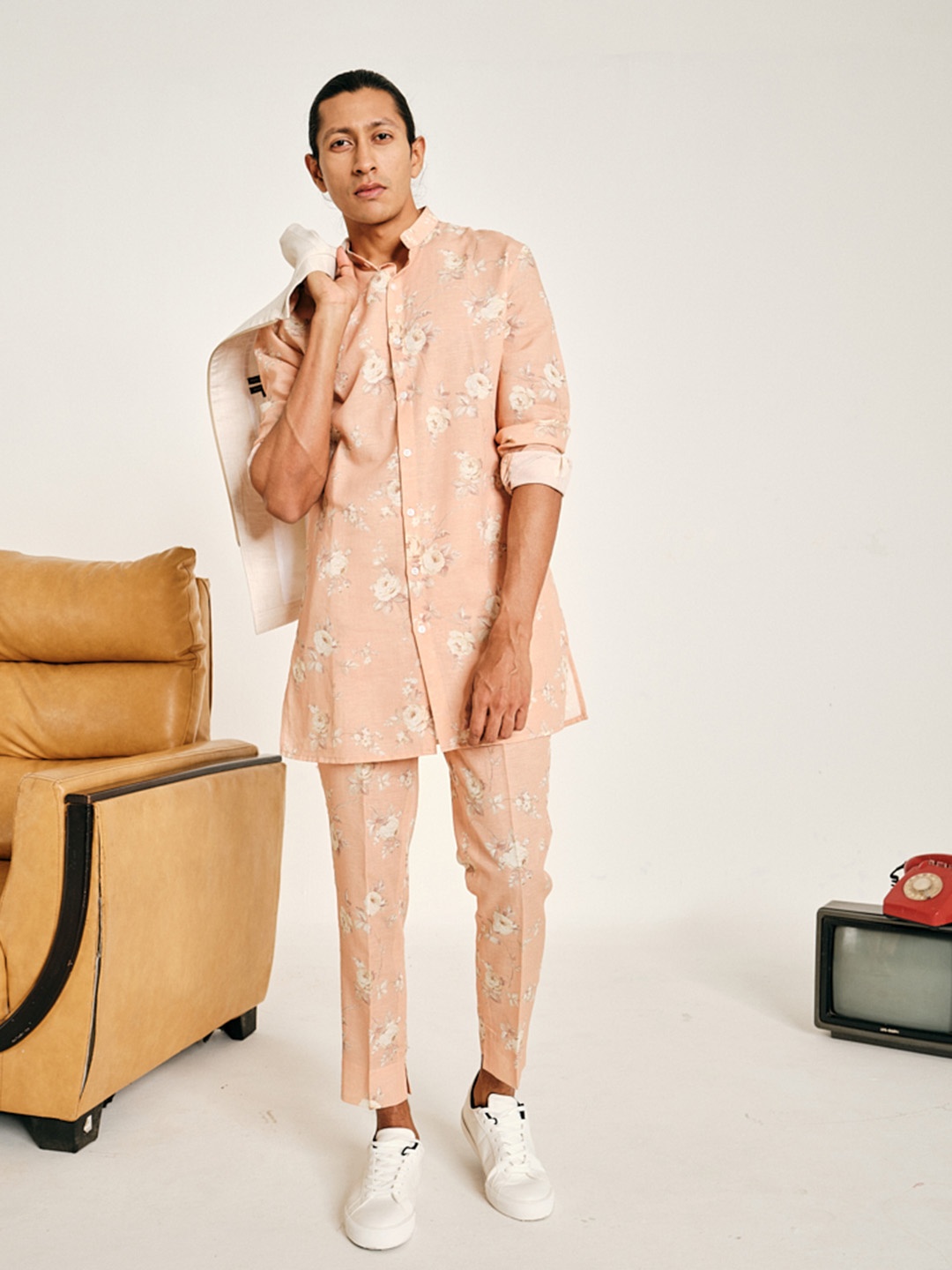 

Project Bandi Floral Printed Mandarin Collar Straight Kurta with Trousers, Pink