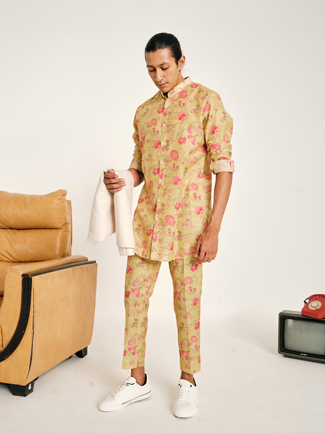 

Project Bandi Floral Printed Chanderi Cotton Kurta With Trouser & Nehru jacket, Green