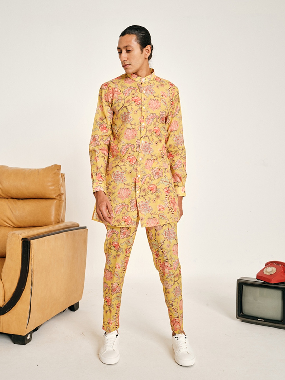 

Project Bandi Floral Printed Regular Straight Kurta With Trousers, Yellow