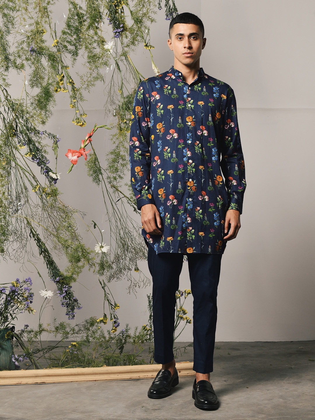 

Project Bandi Floral Printed Band Collar Straight Kurta with Trousers, Navy blue