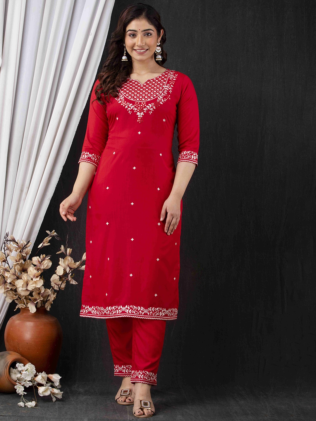 

Kimoza Floral Embroidered Straight Kurta With Trouser, Red