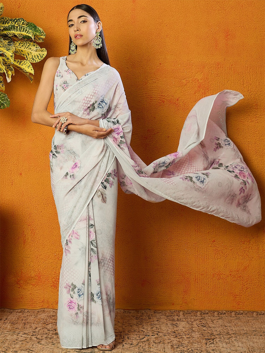 

Inddus Floral Embellished Saree With Blouse Piece, Off white