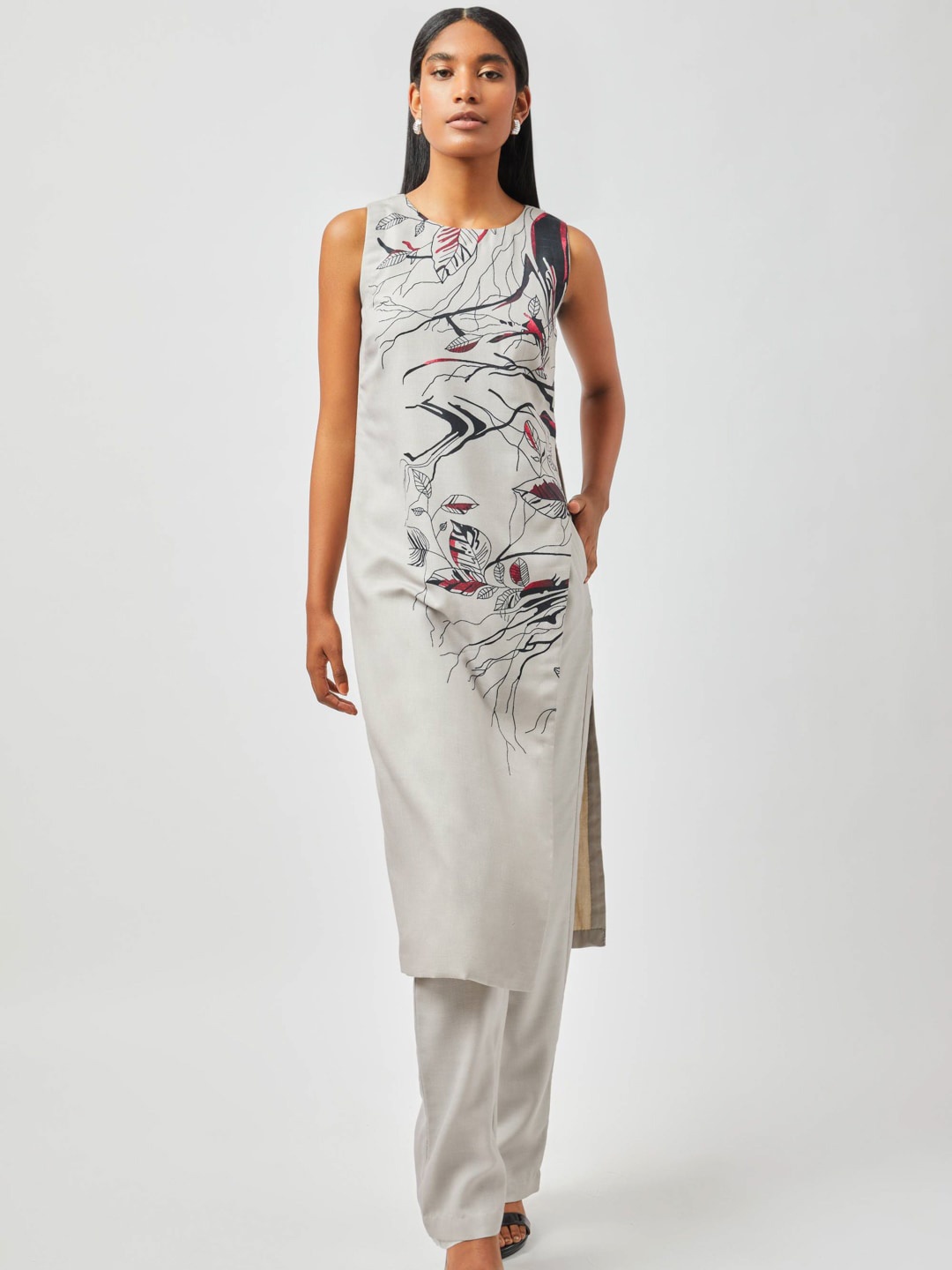 

Contemponari Floral Printed Round Neck Sleeveless Straight Kurta, Grey