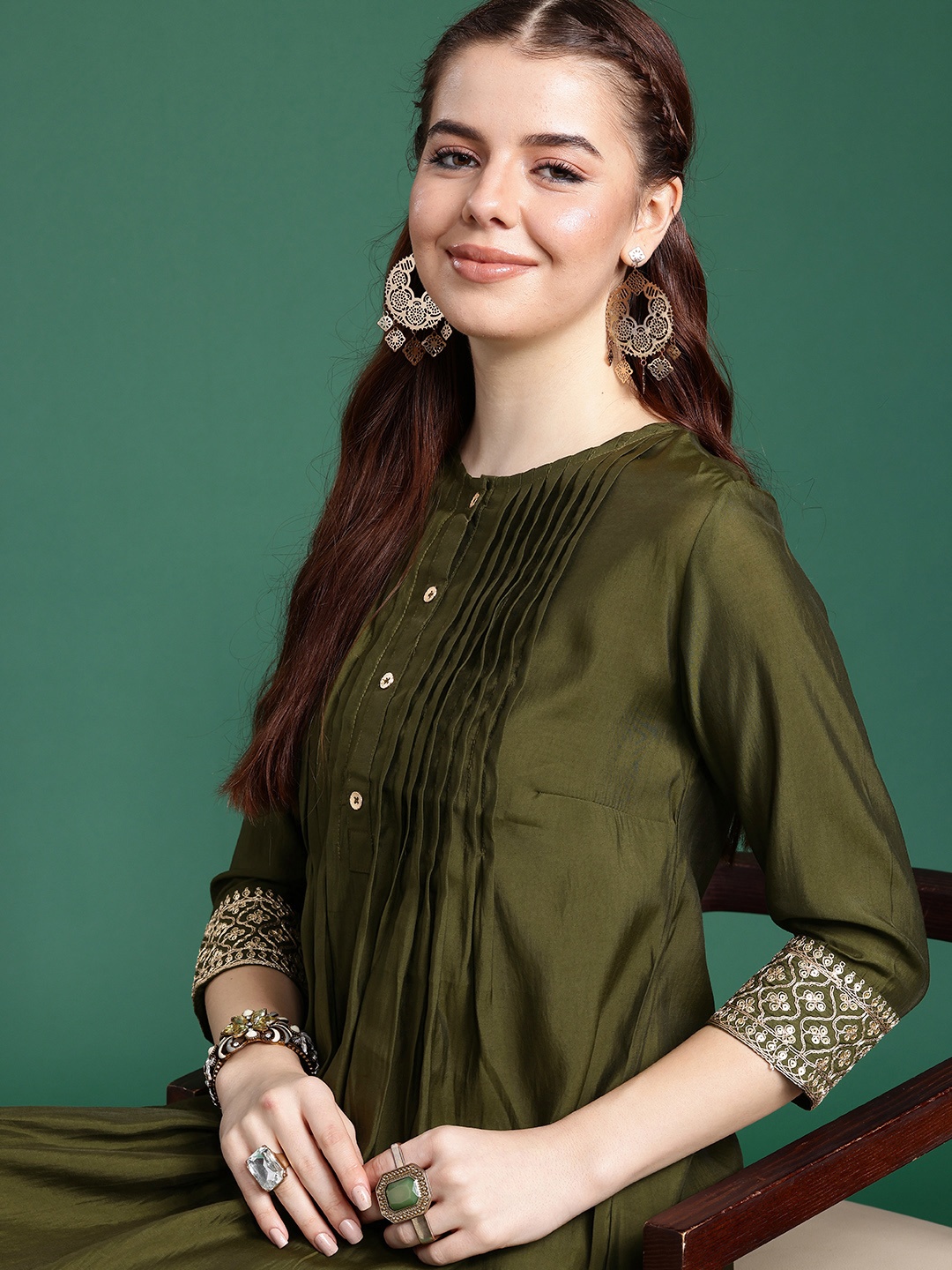 

Sangria Sequinned Zari Work Pleated Kurta With Trousers, Olive