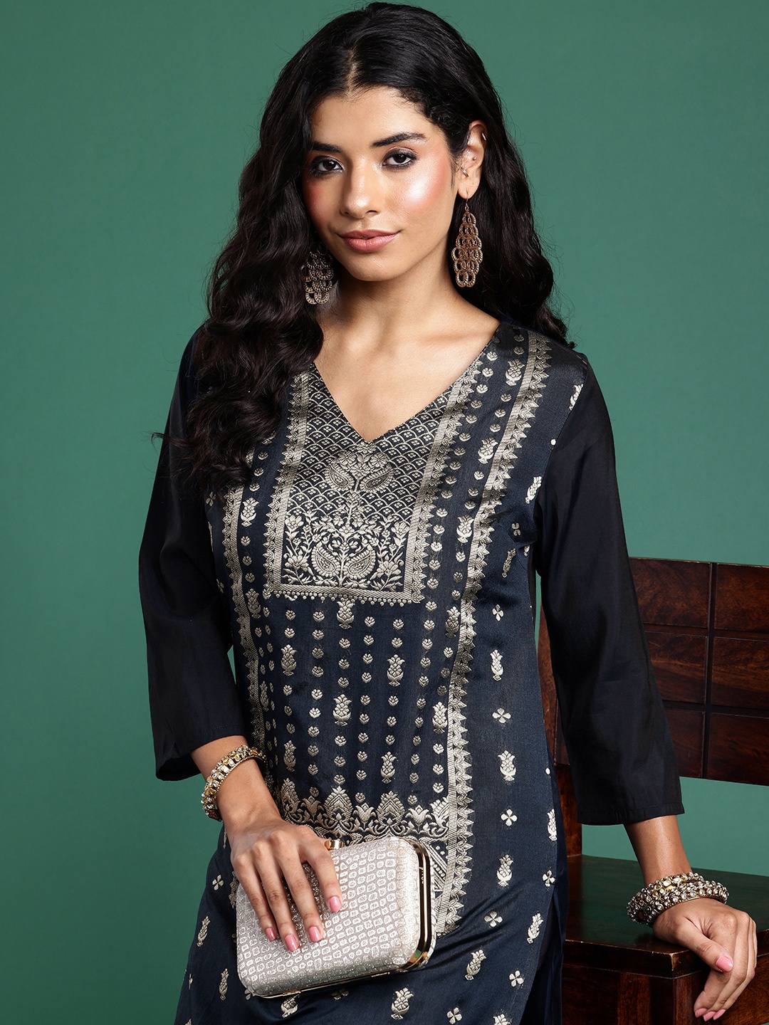 

Sangria Brocade Floral Patterned Regular Kurta with Trousers, Navy blue