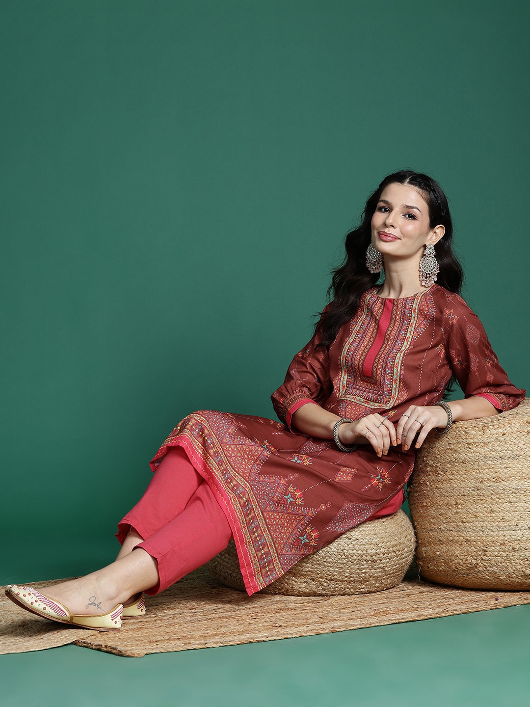 

Sangria Ethnic Motifs Print Straight Kurta, Maroon