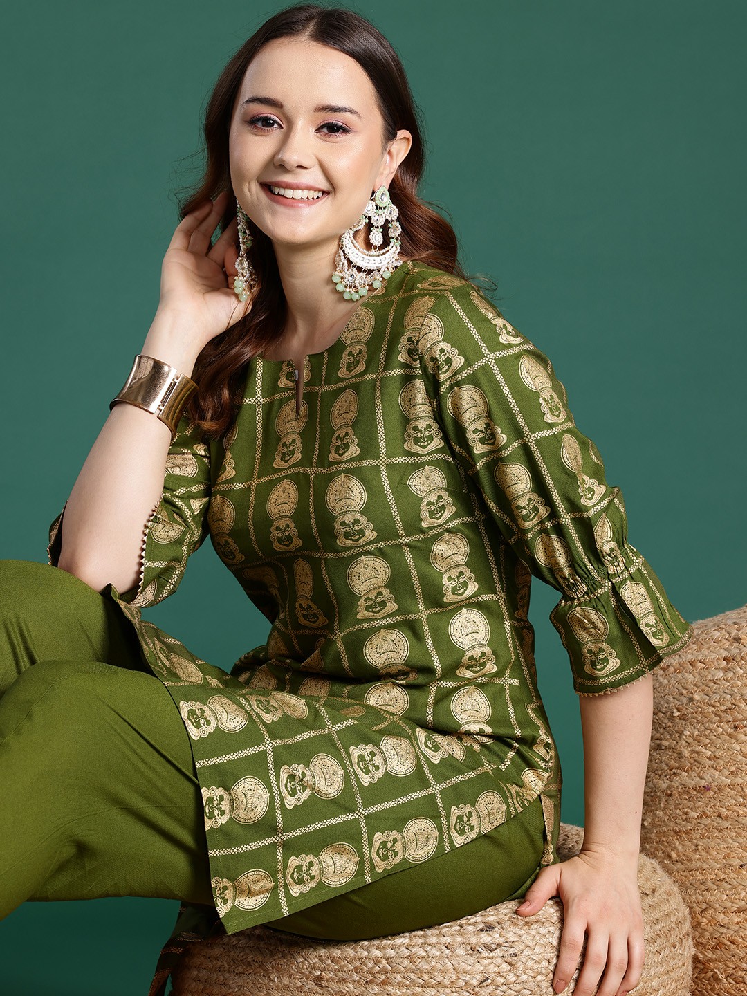 

Sangria Women Ethnic Foil Printed Kurta with Trousers, Green