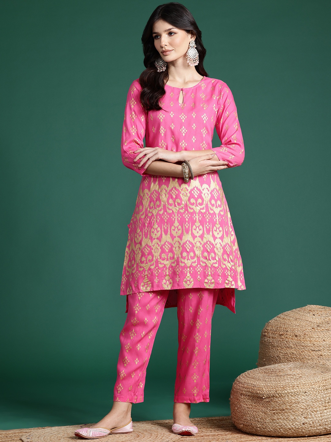

Sangria Ethnic Motifs Printed Regular Kurta with Trousers, Pink