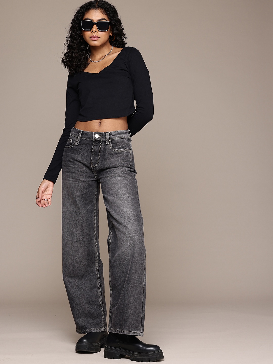 

The Roadster Life Co. Women 90's Baggy Fit Low-Rise Light Fade Jeans, Black