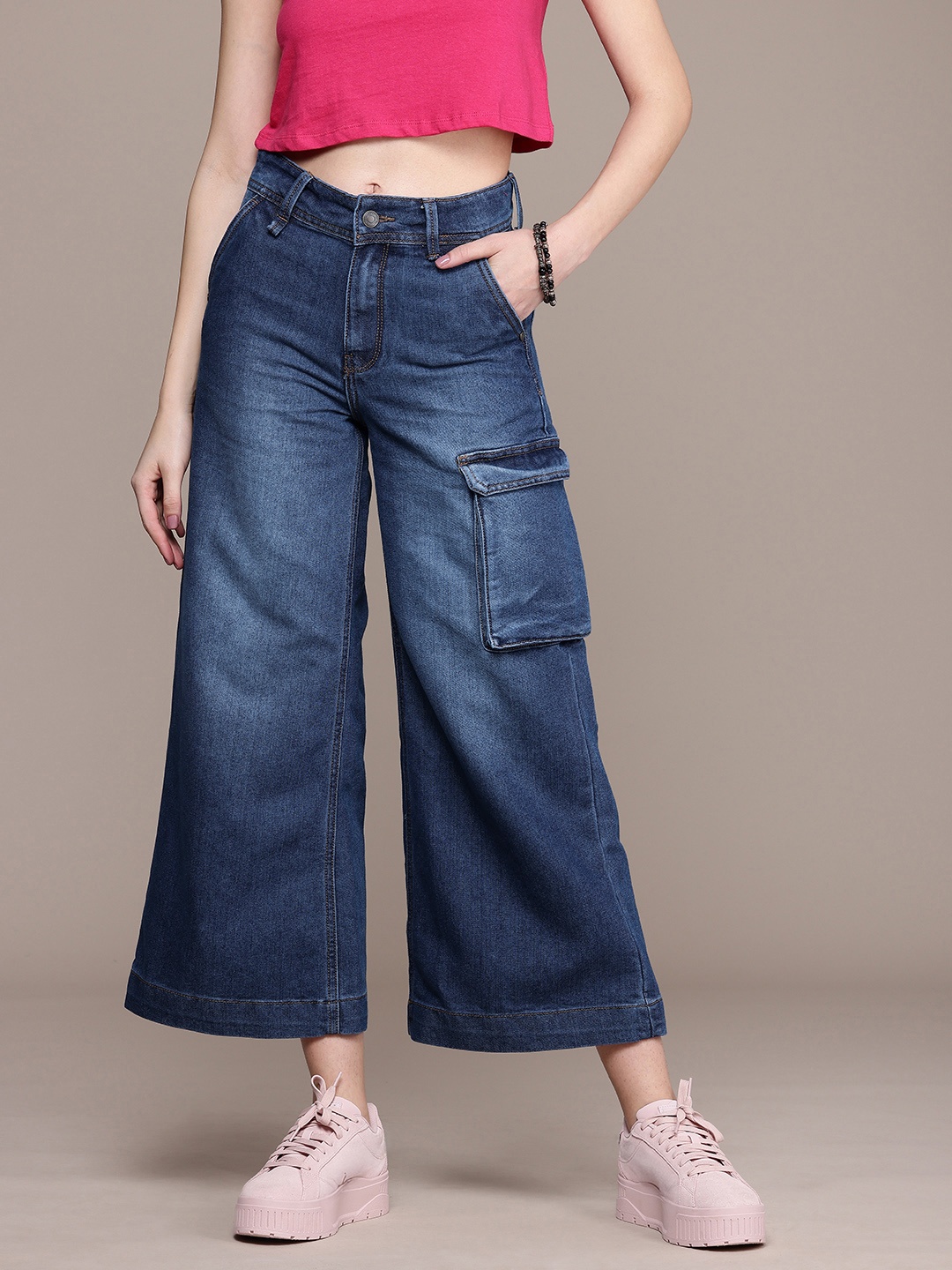 

The Roadster Life Co. Women Cropped Wide Leg Light Fade Stretchable Jeans, Blue