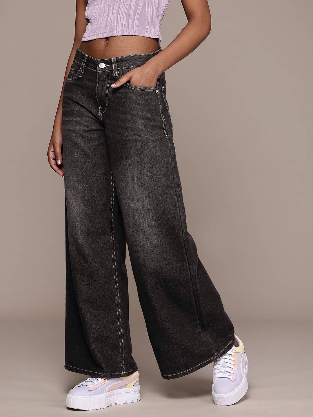 

The Roadster Life Co. Women Super Baggy Fit Low-Rise Heavy Fade Jeans, Black