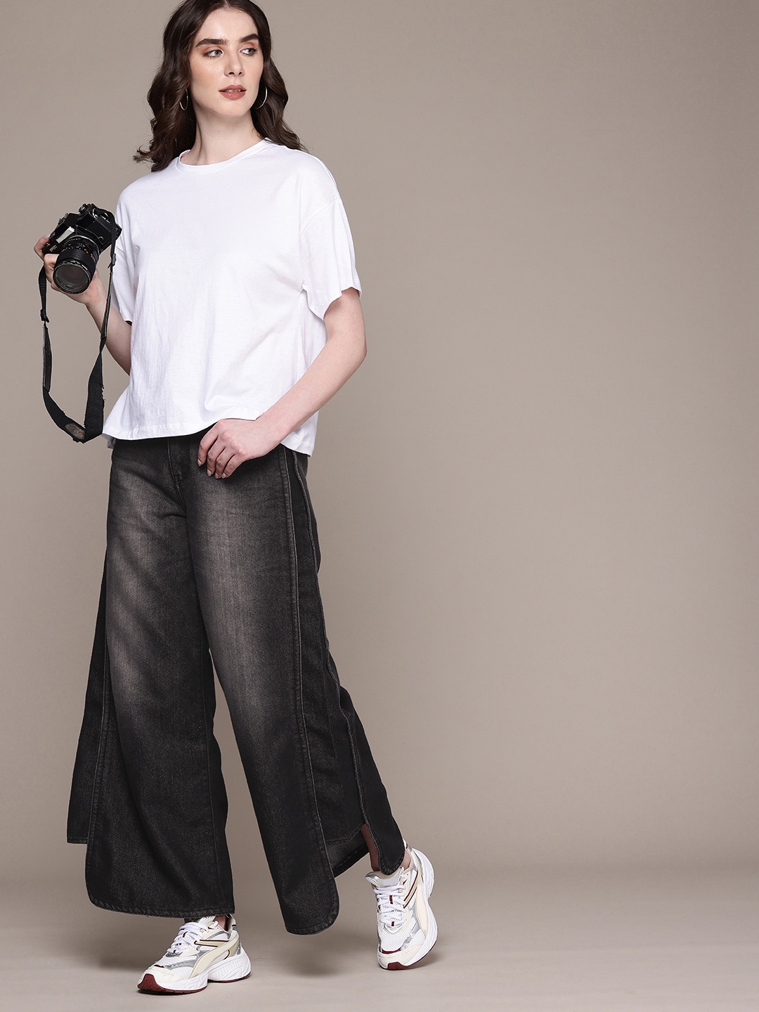 

The Roadster Life Co. Women Wide Leg High-Rise Heavy Fade Jeans, Black